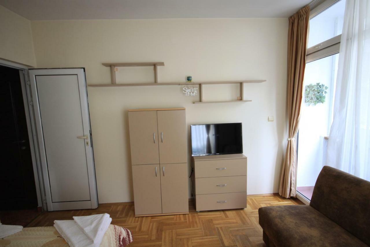 Studios Near To Burgas Free University ภายนอก รูปภาพ